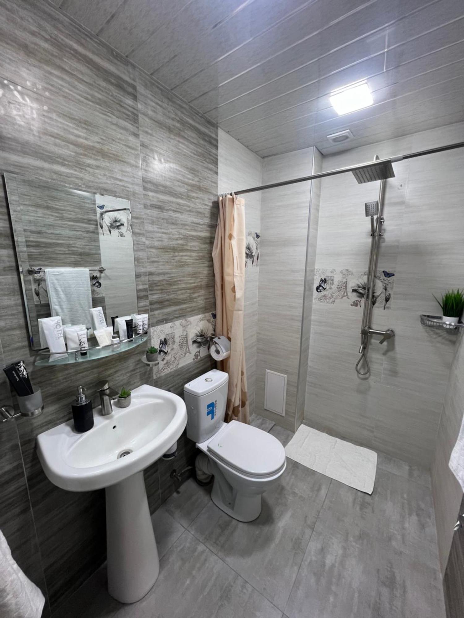 Cosy Apartment With Good Location Self Check In Ereván Exterior foto
