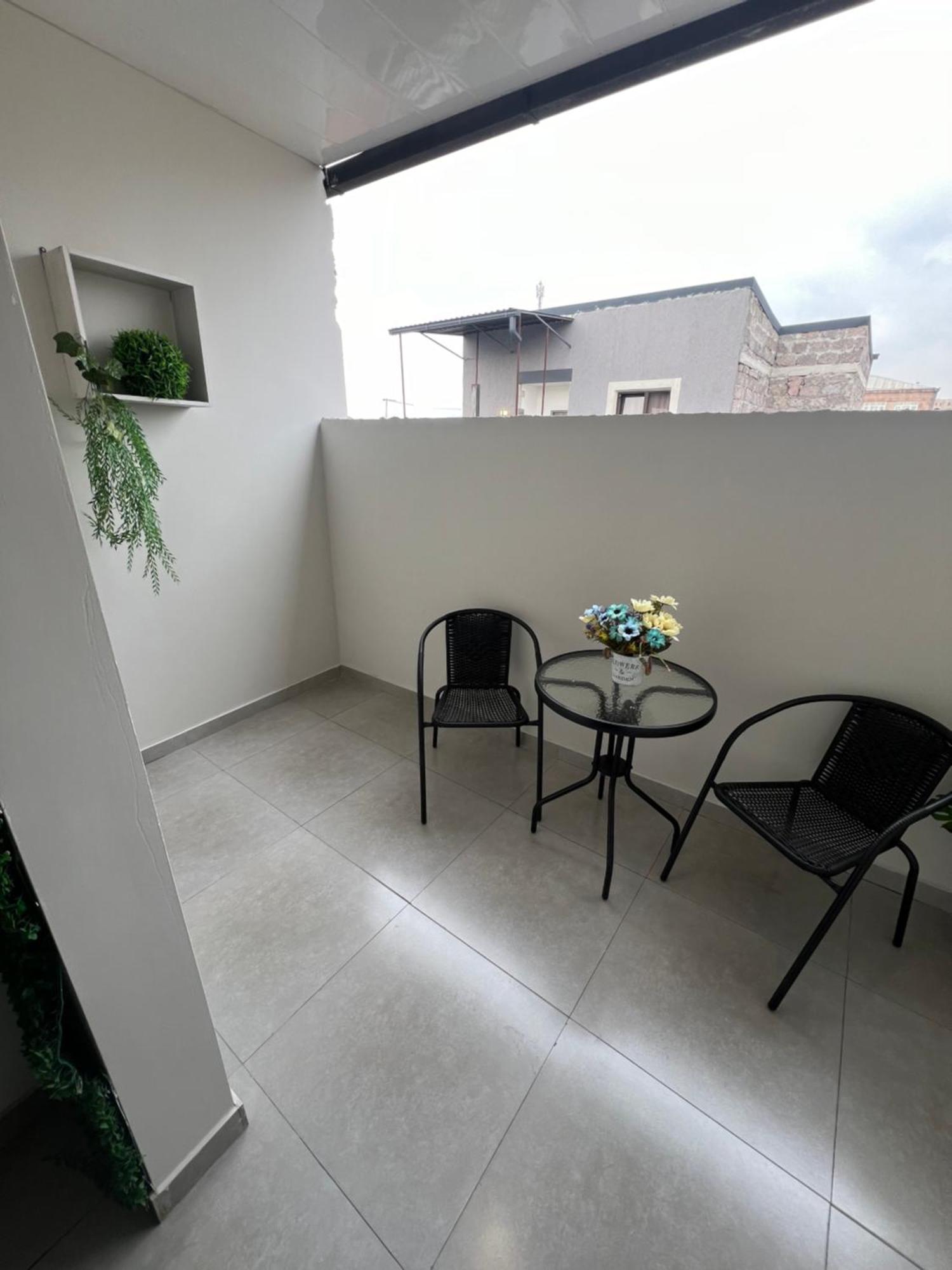 Cosy Apartment With Good Location Self Check In Ereván Exterior foto