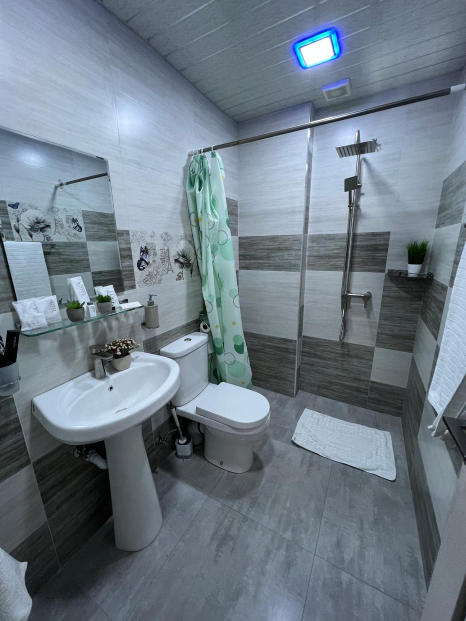 Cosy Apartment With Good Location Self Check In Ereván Exterior foto